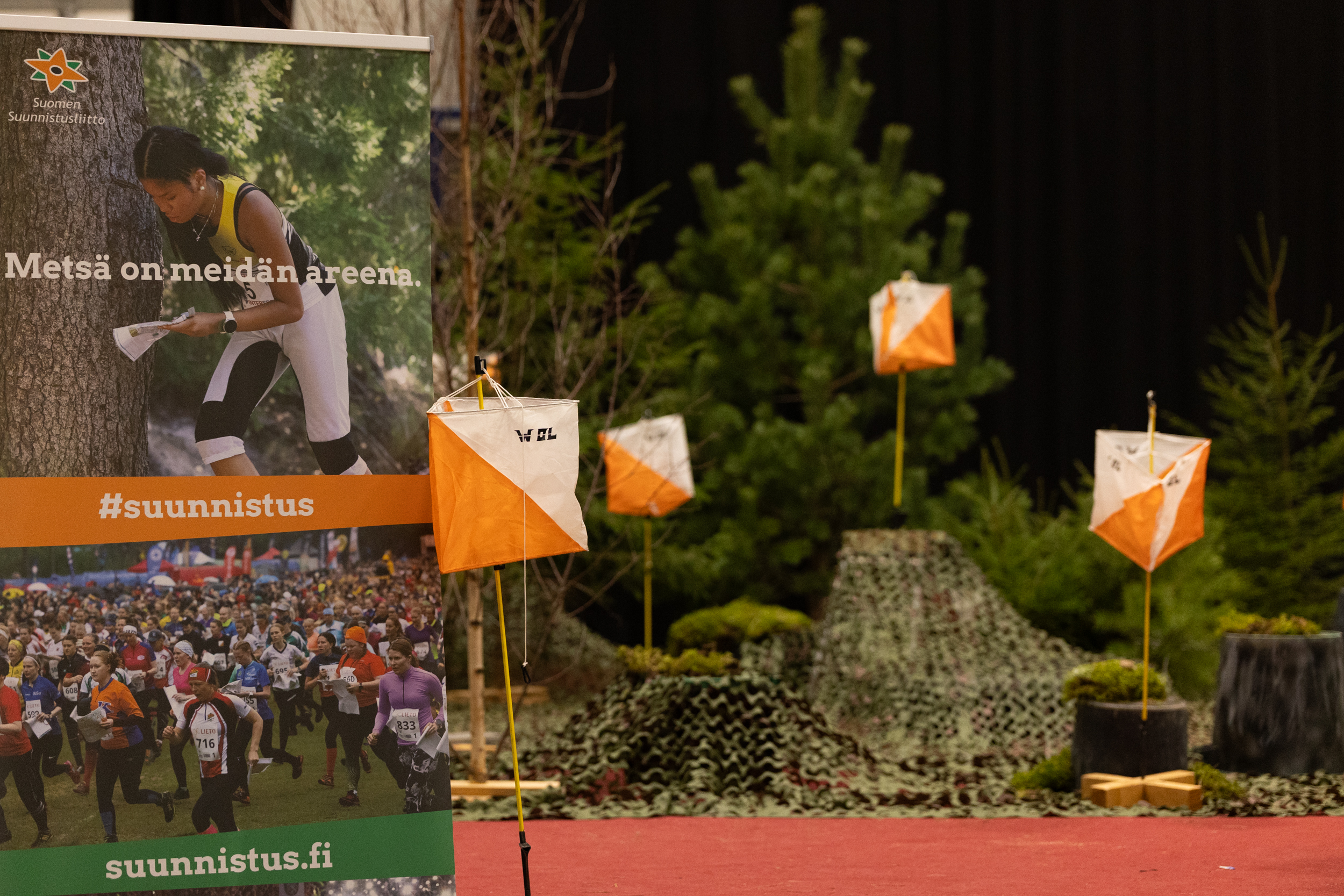 Kuvassa tarkkuussuunnistuksen rastipiste